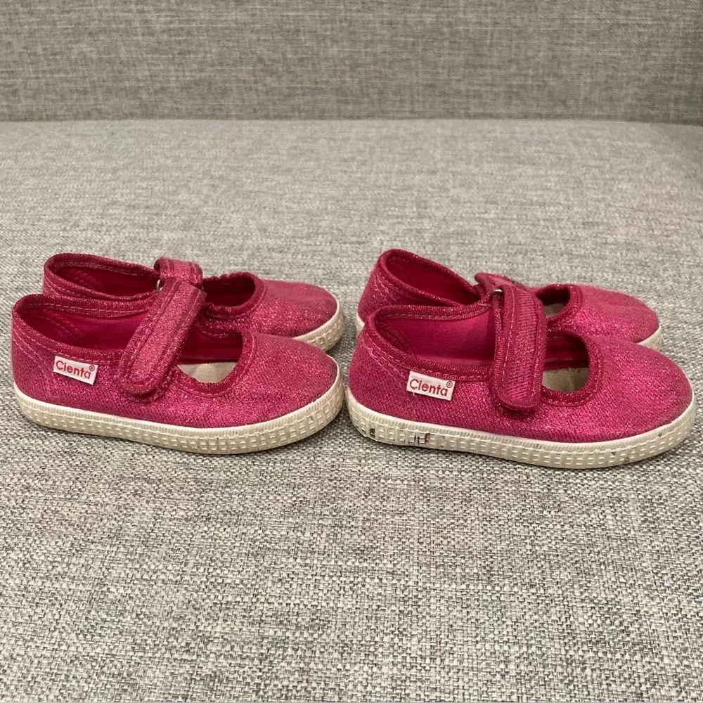 Pair of Cienta EU 23 play condition for wear on toes